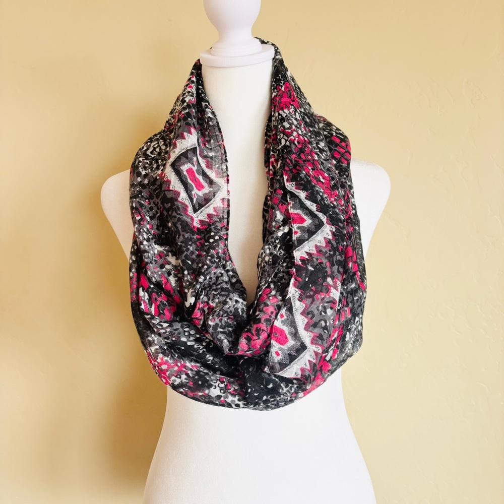 Boho Geometric Print Infinity Loop Scarf
